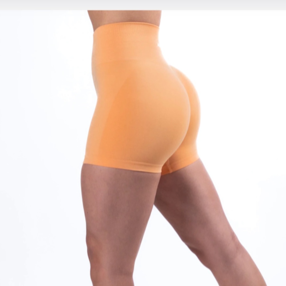 NWT Alphalete Amplify shorts - cheeky coral